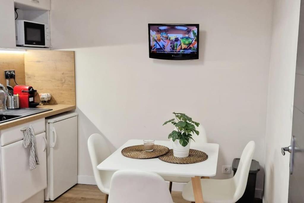 Lourde Center Apartment 3 Bed With Parking Lourdes Kültér fotó