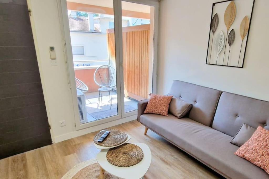 Lourde Center Apartment 3 Bed With Parking Lourdes Kültér fotó